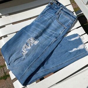 ☀️Hollister Ultra High Rise Mom Jeans Size 9R